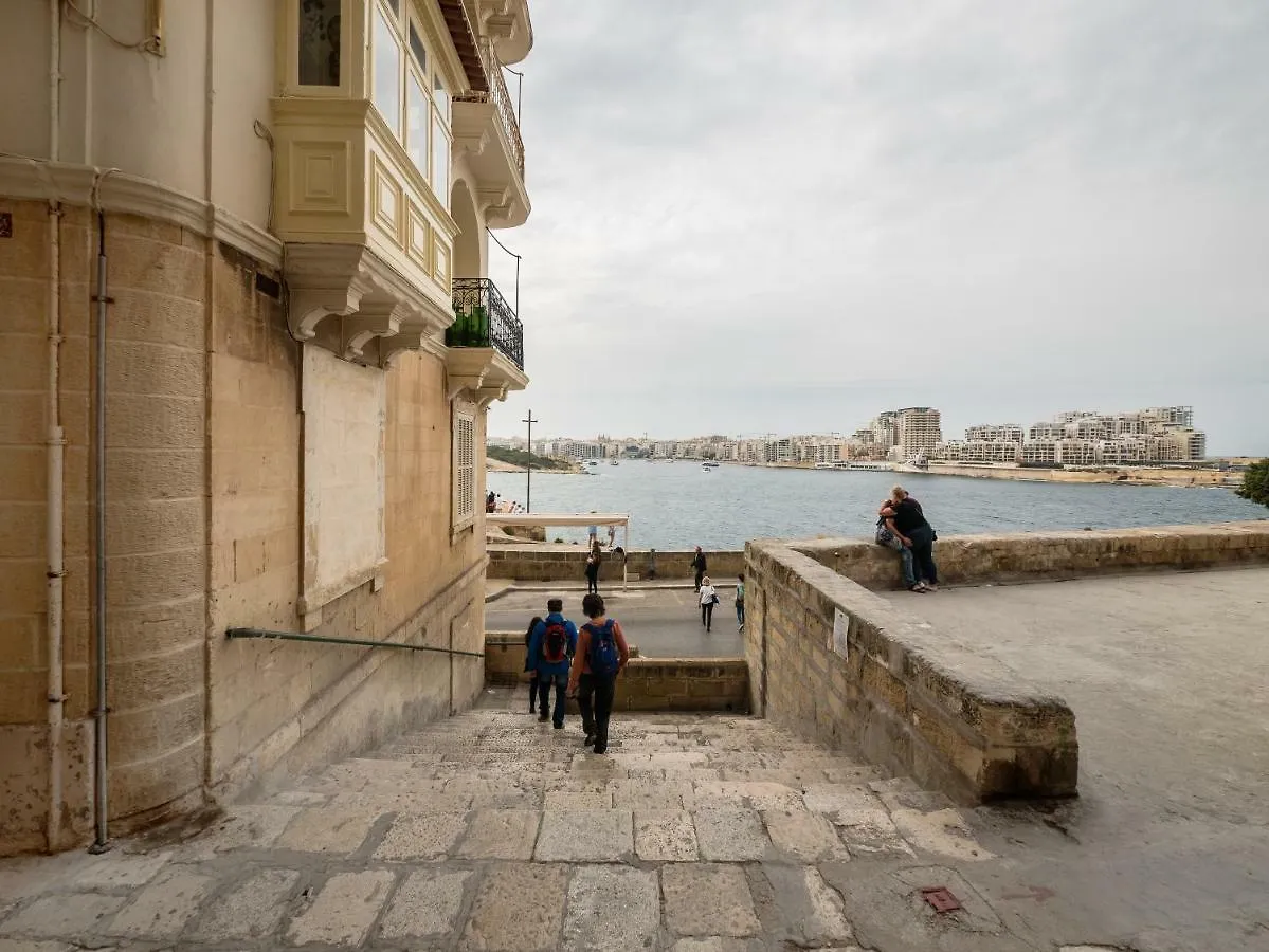 Valletta West Street Studio Apartment